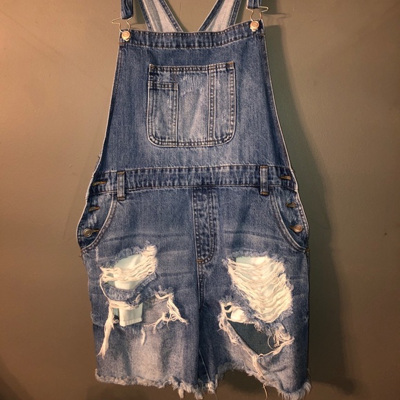 Forever 21 overall shorts ripped - Picture 2 of 3